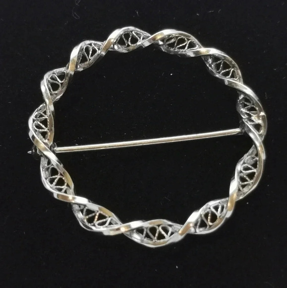 Jewelry - Sterling twist  brooch